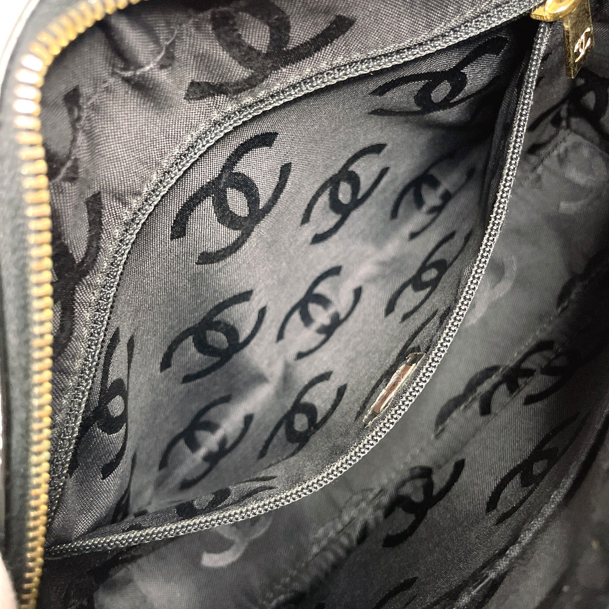 CHANEL Shoulder Bag Patent leather black Chocolate bar ChainShoulder