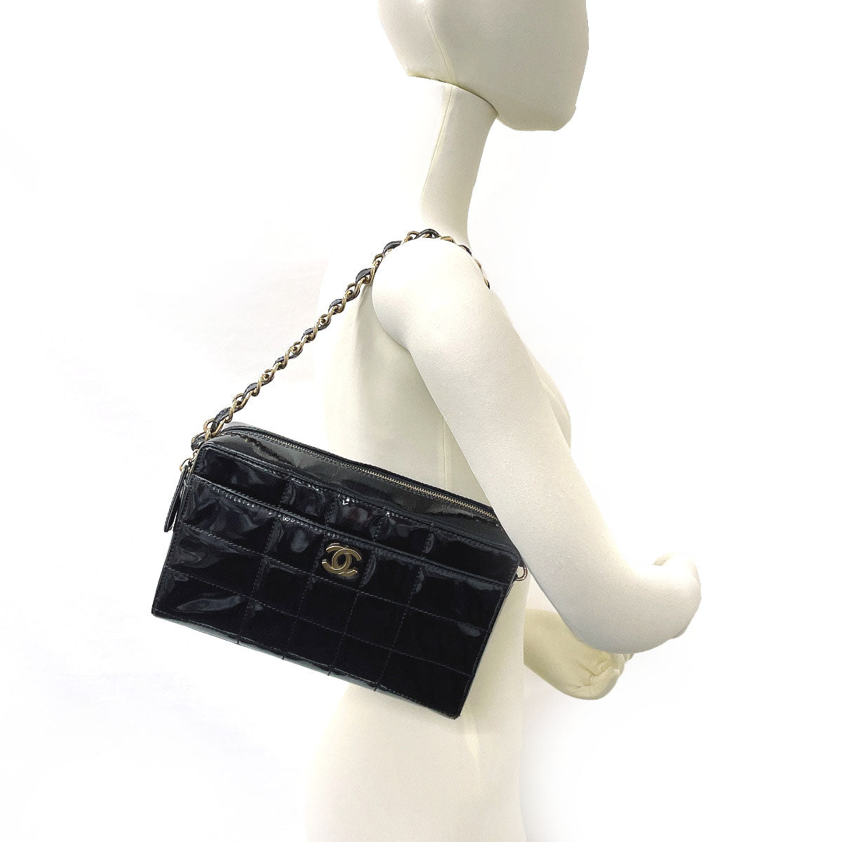 CHANEL Shoulder Bag Patent leather black Chocolate bar ChainShoulder