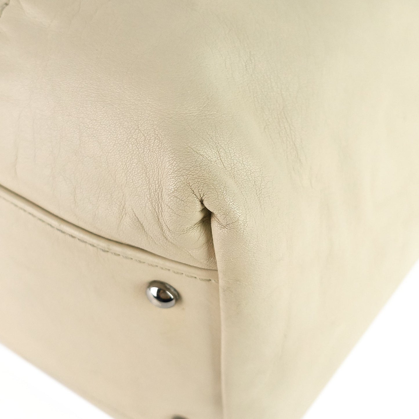 CHANEL Modern Chain Zip Leather Tote Bag