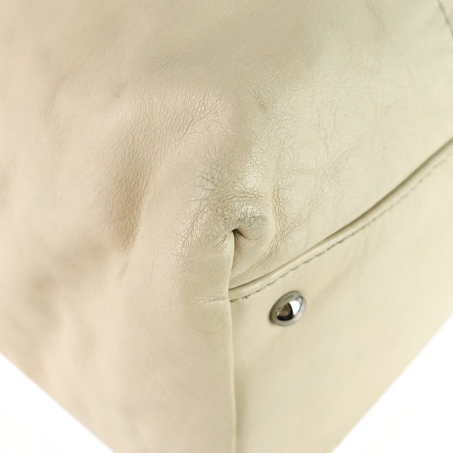 CHANEL Modern Chain Zip Leather Tote Bag