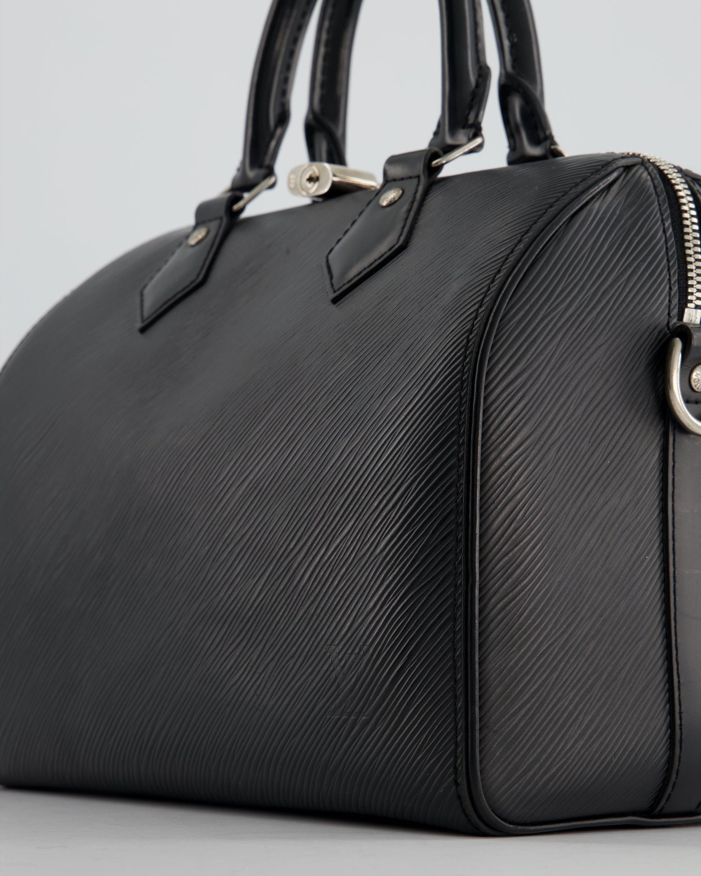 Louis Vuitton Black 25 Speedy Bag Bandoulière in Epi Leather and Silver Hardware