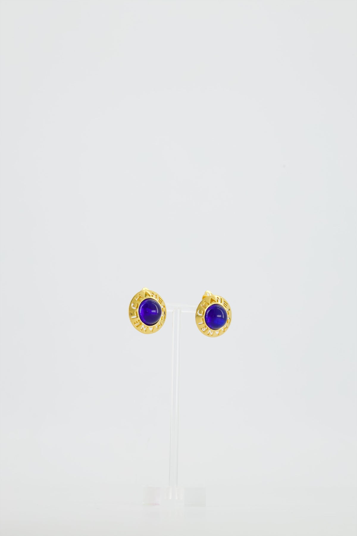Chanel Vintage Yellow Gold with Blue Pearl Round Clip-On Earrings with CC Logo