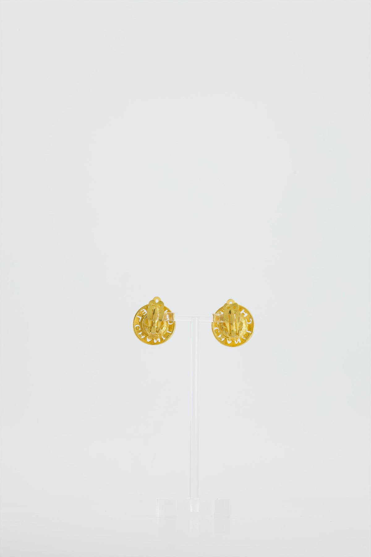 Chanel Vintage Yellow Gold with Blue Pearl Round Clip-On Earrings with CC Logo