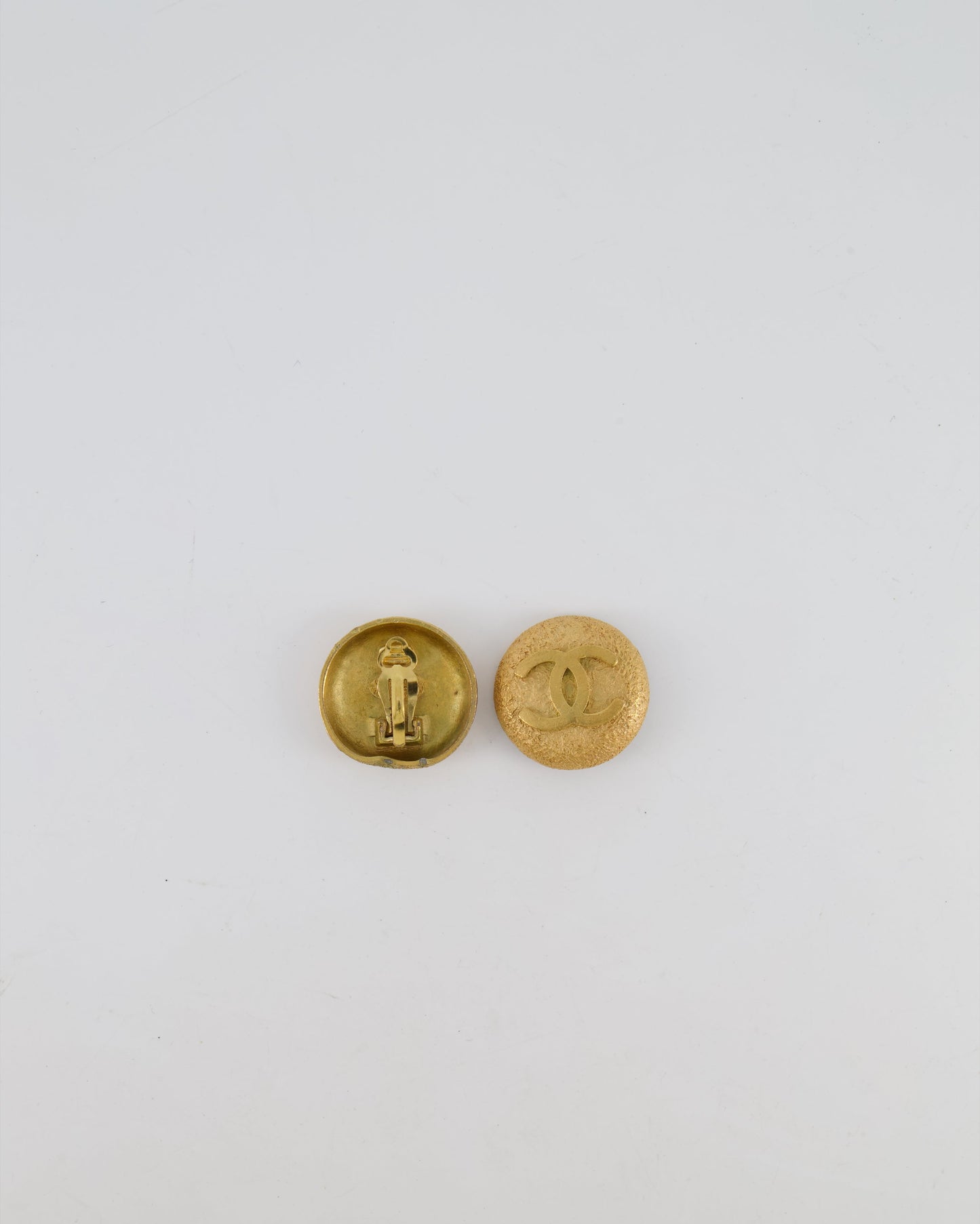 Chanel 94P Vintage Gold Textured Round Clip-On Earrings with Gold CC Logo