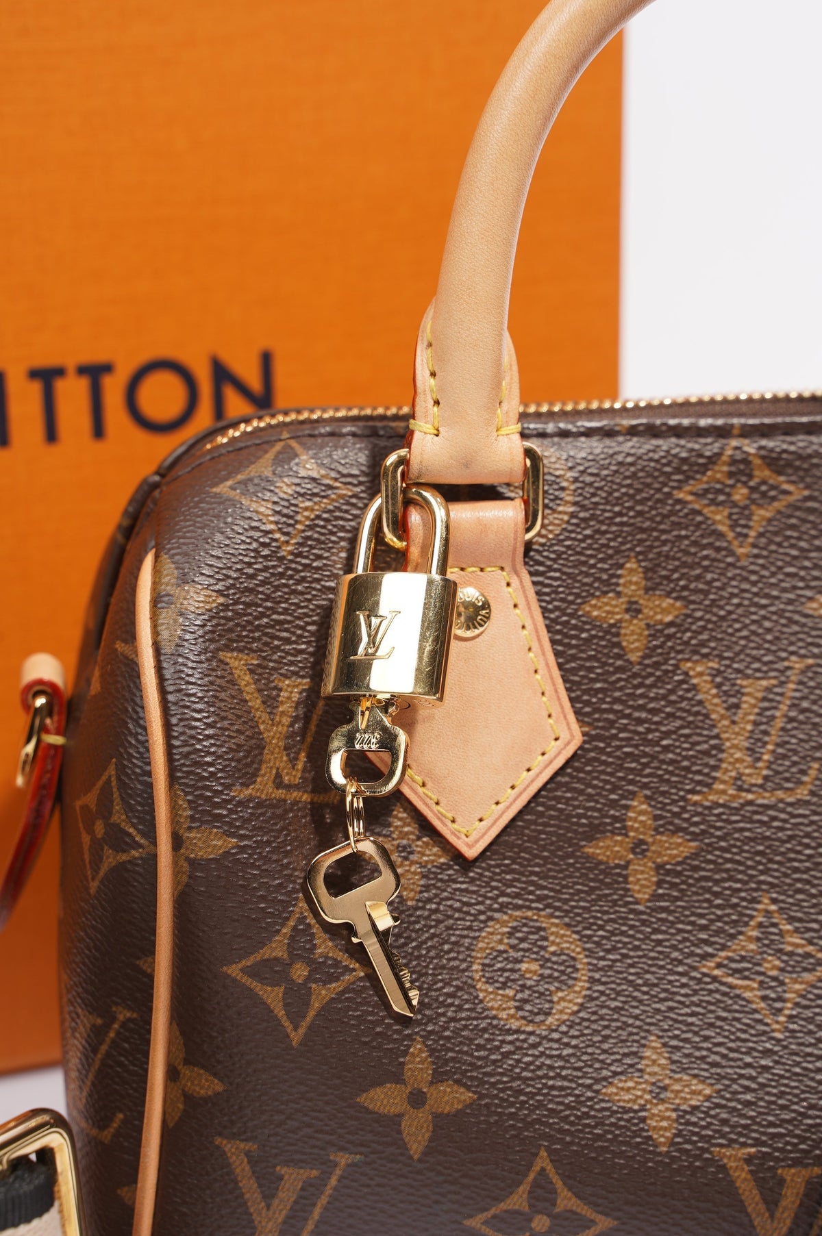 Louis Vuitton Speedy Bandoulière  Monogram Coated Canvas 20