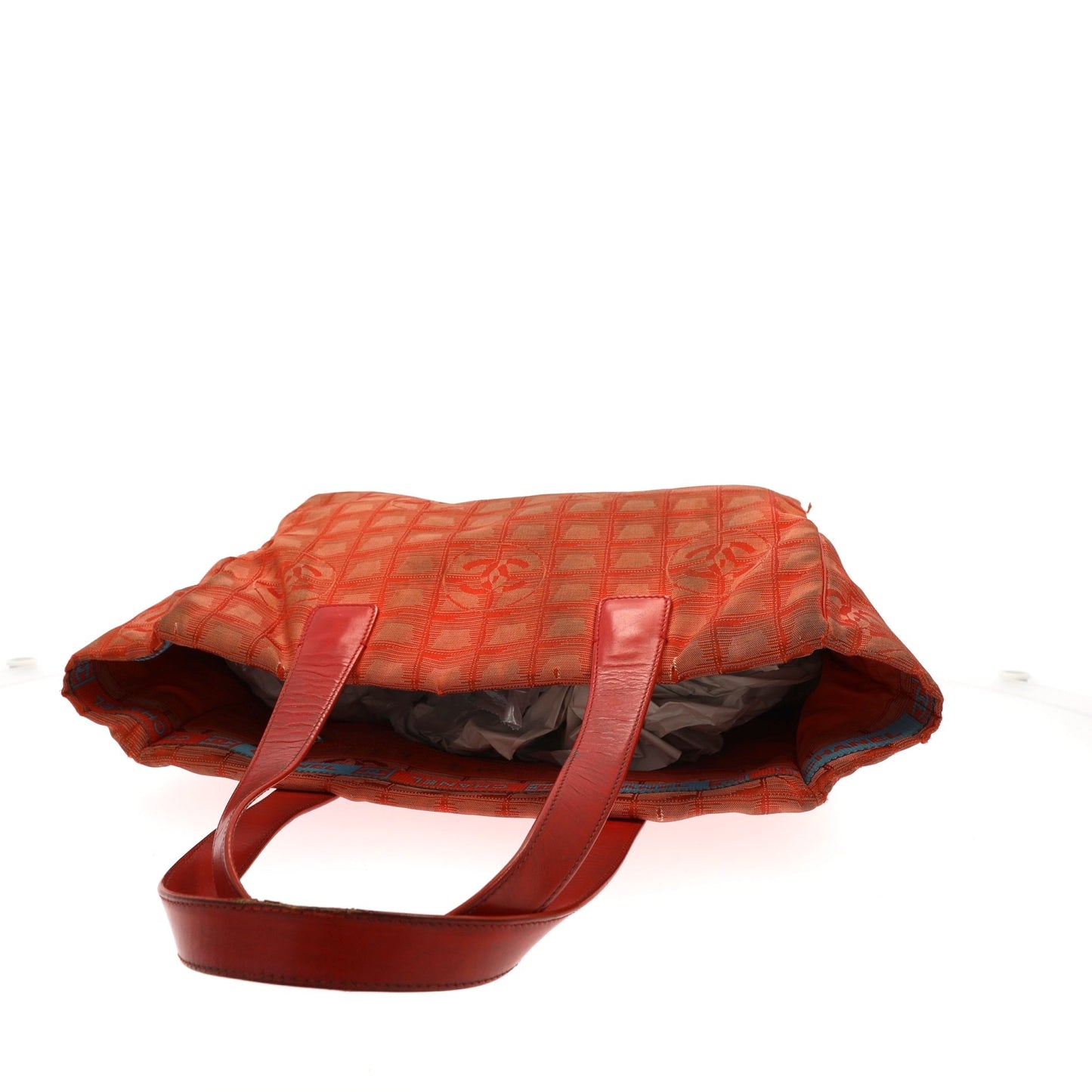 CHANEL Shoulder Bag in Red Fabric