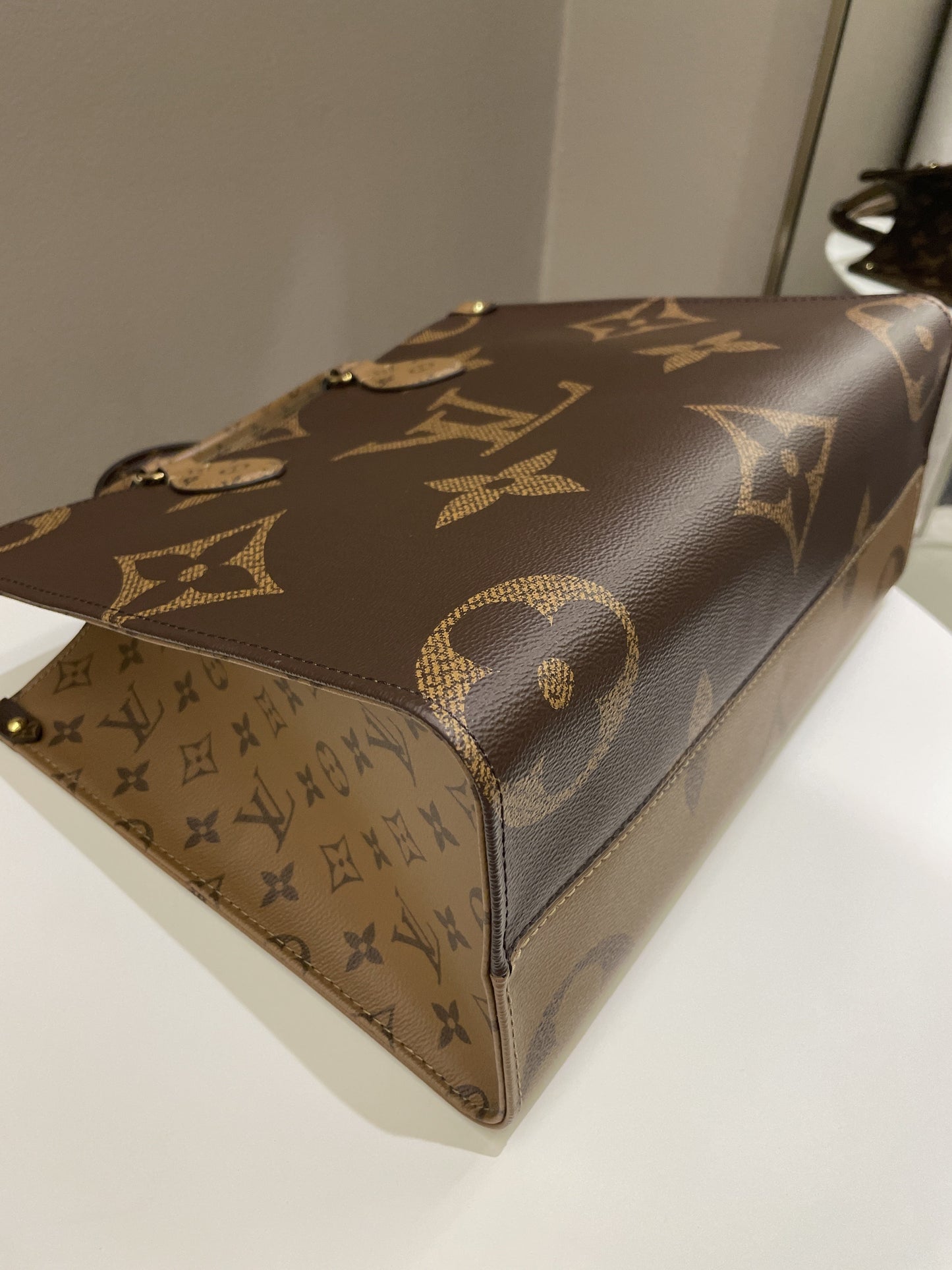 Louis Vuitton Onthego Tote MM Reversed Monogram