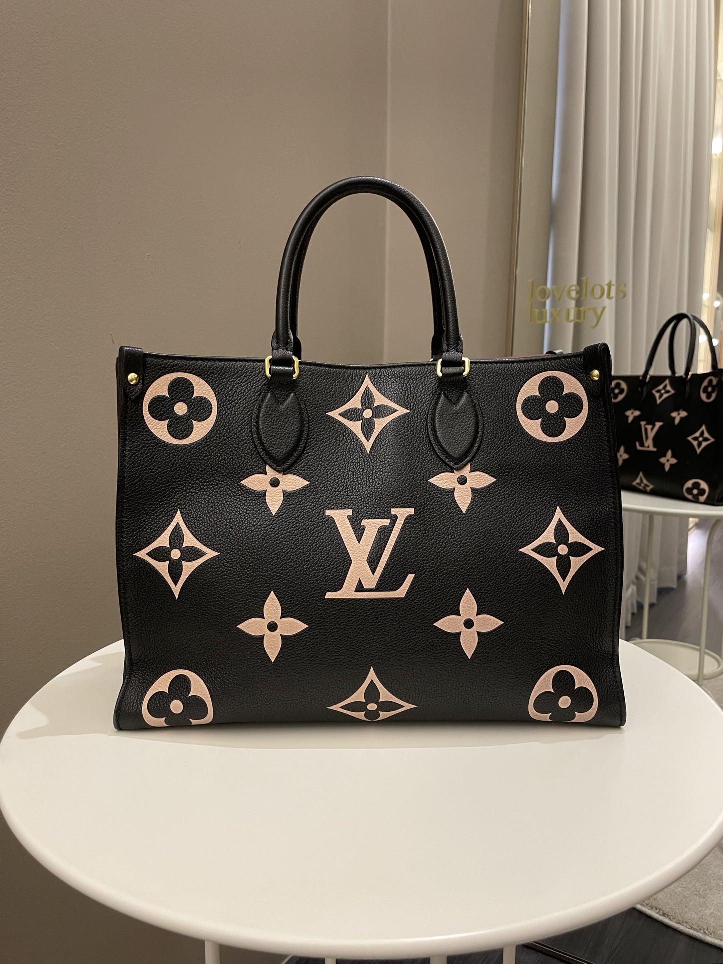 Louis Vuitton Onthego Tote MM Black / Crème