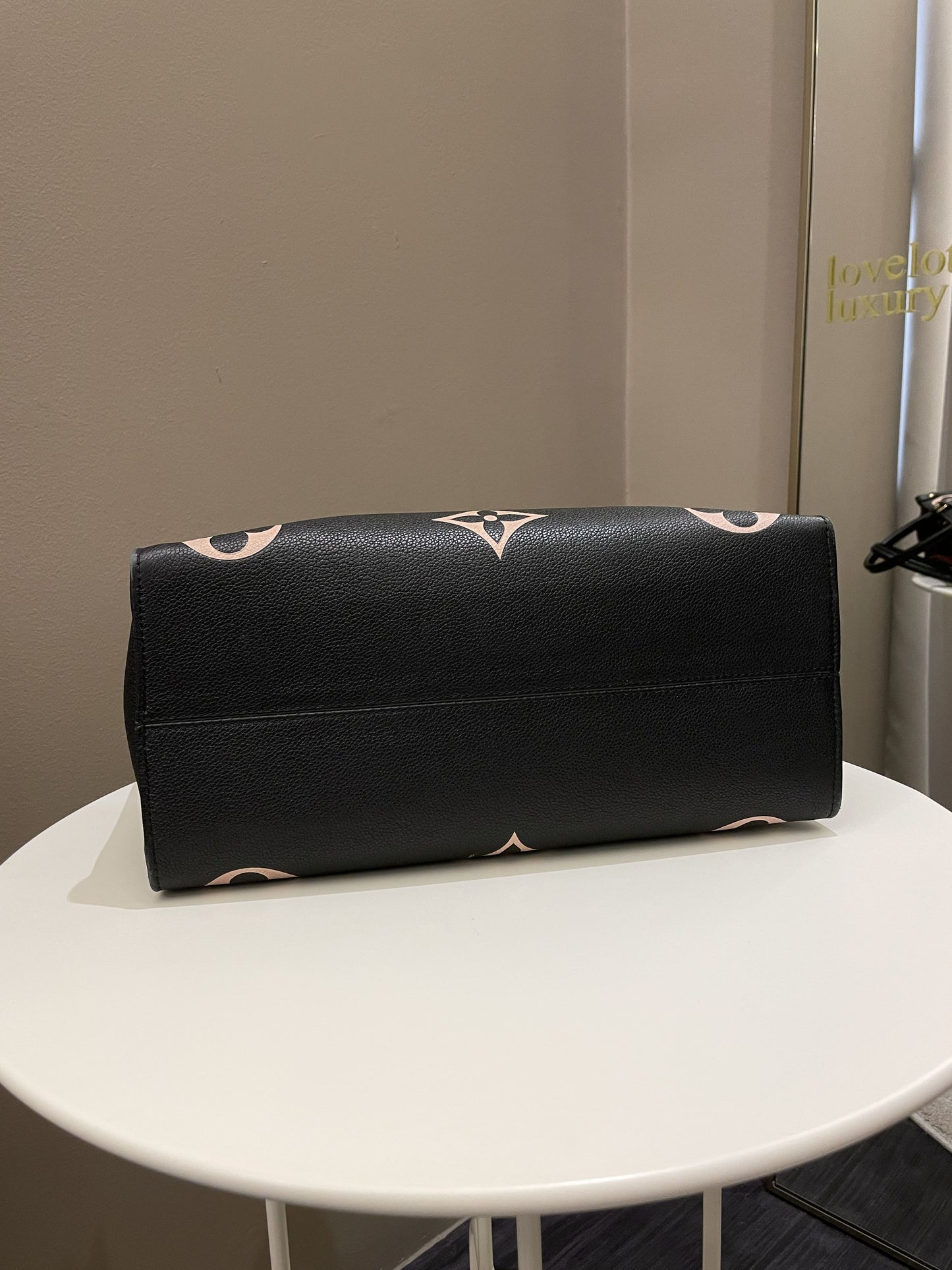 Louis Vuitton Onthego Tote MM Black / Crème