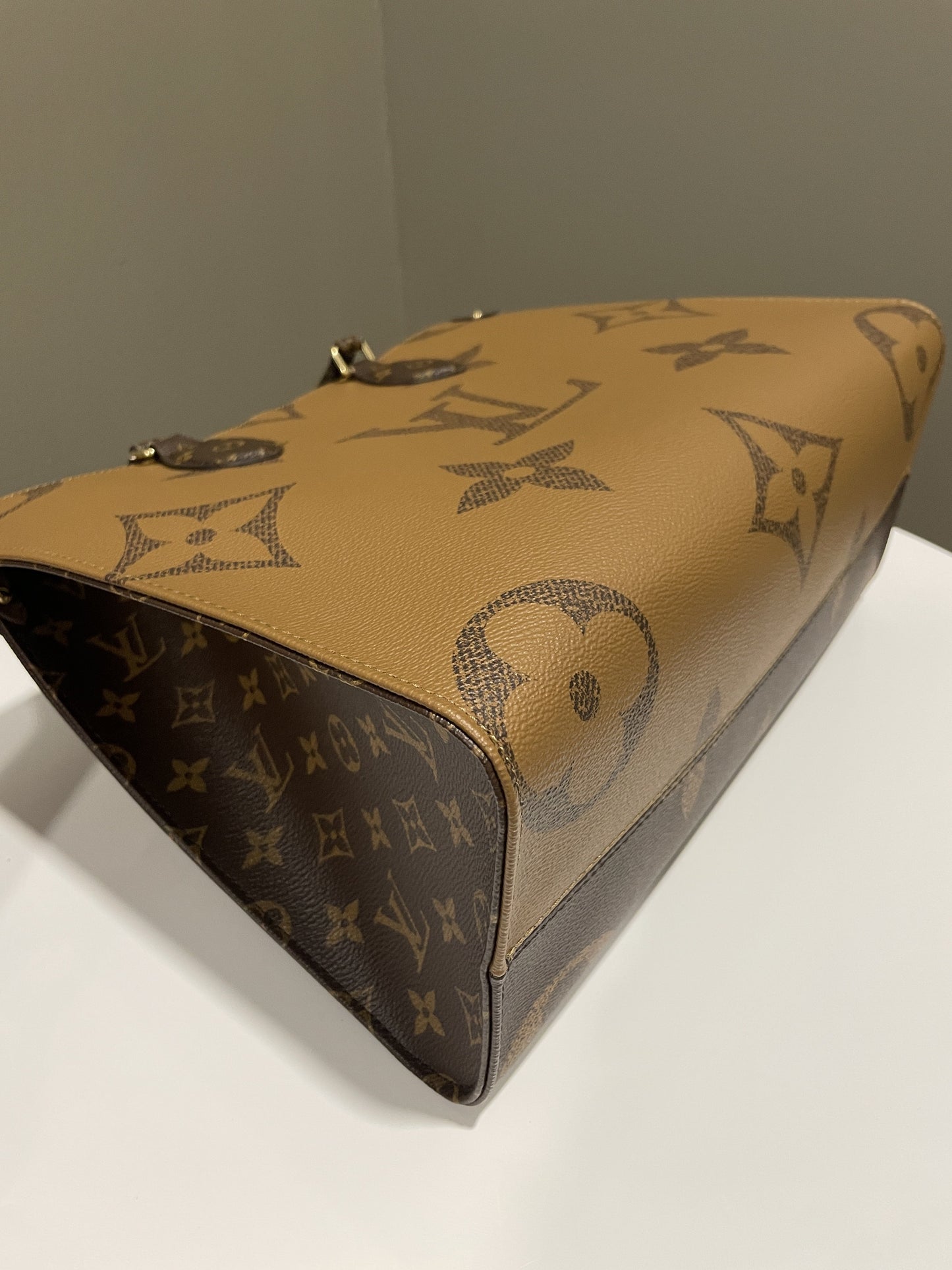 Louis Vuitton Onthego Tote MM Reversed Monogram