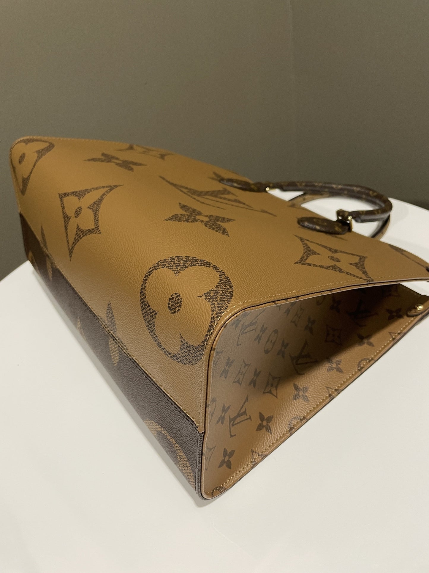 Louis Vuitton Onthego Tote MM Reversed Monogram