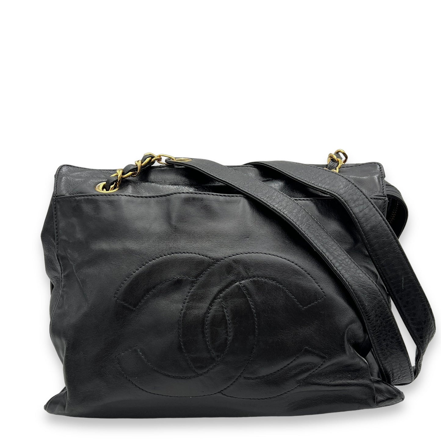 CC  Black Shoulder Bag in Calfskin, Gold hardware
