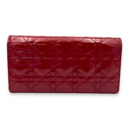 Cannage Red Wallet On Chain in Patent Leather, Silver hardware