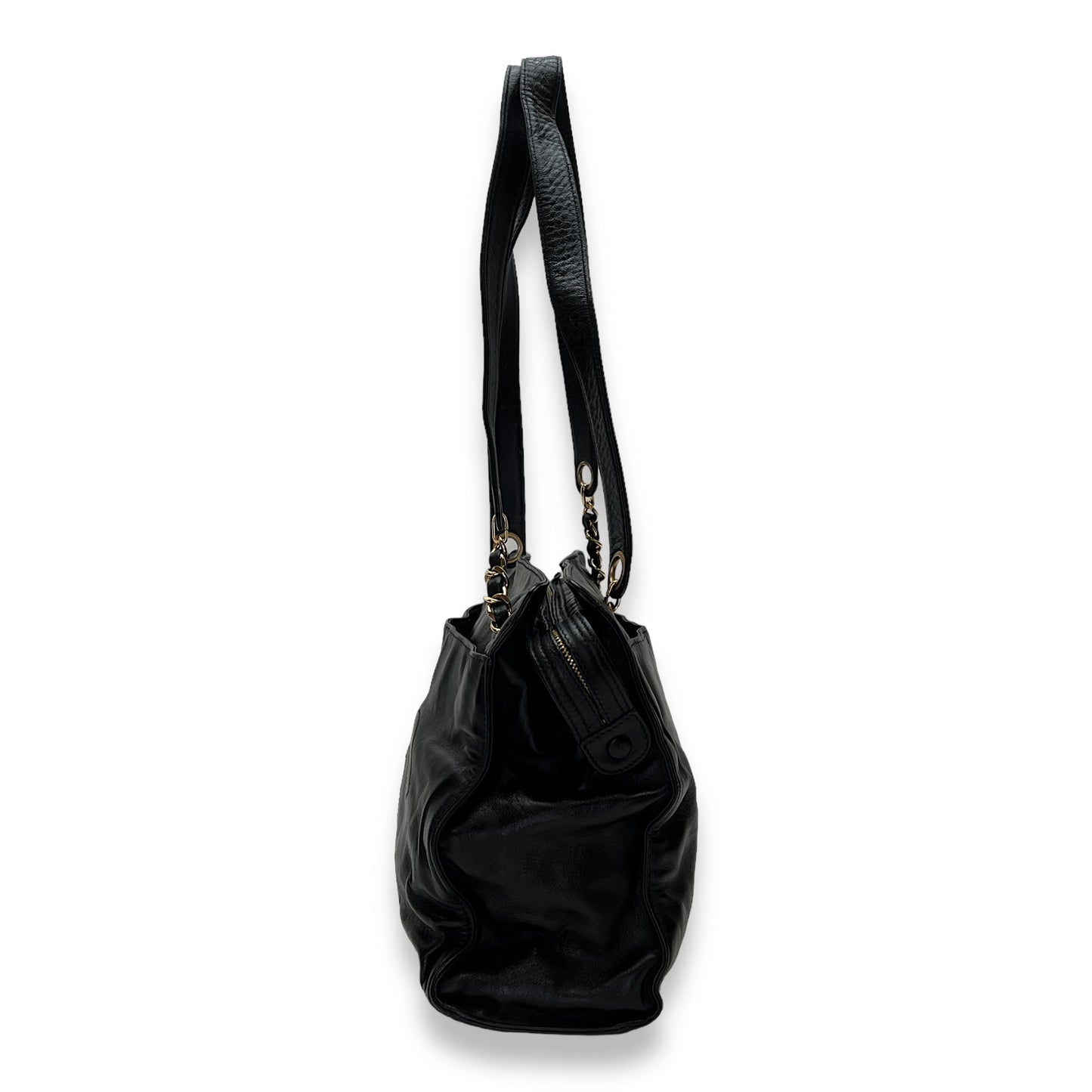 CC  Black Shoulder Bag in Calfskin, Gold hardware
