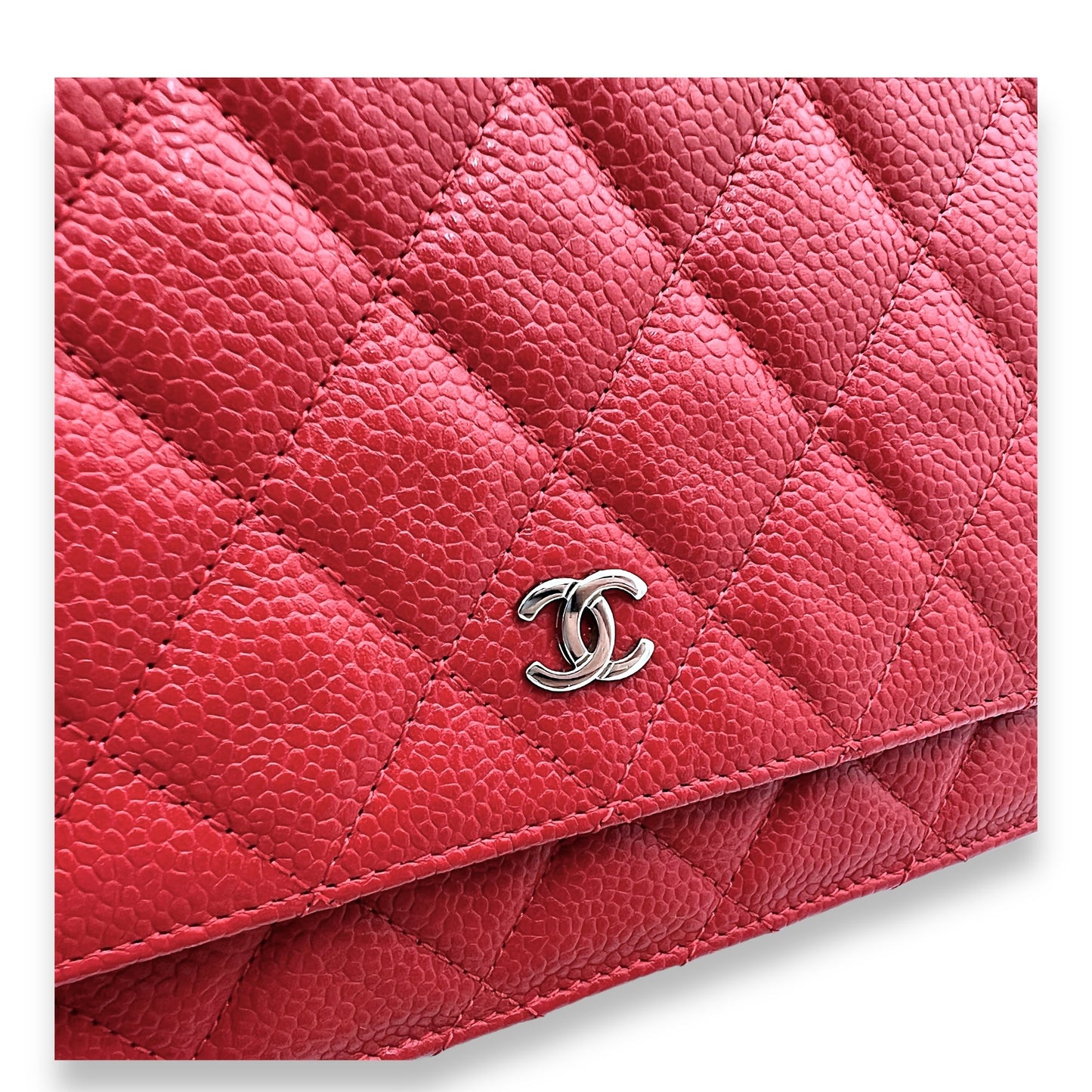 Others Wallet On Chain Red in Caviar Leather, Silver hardware