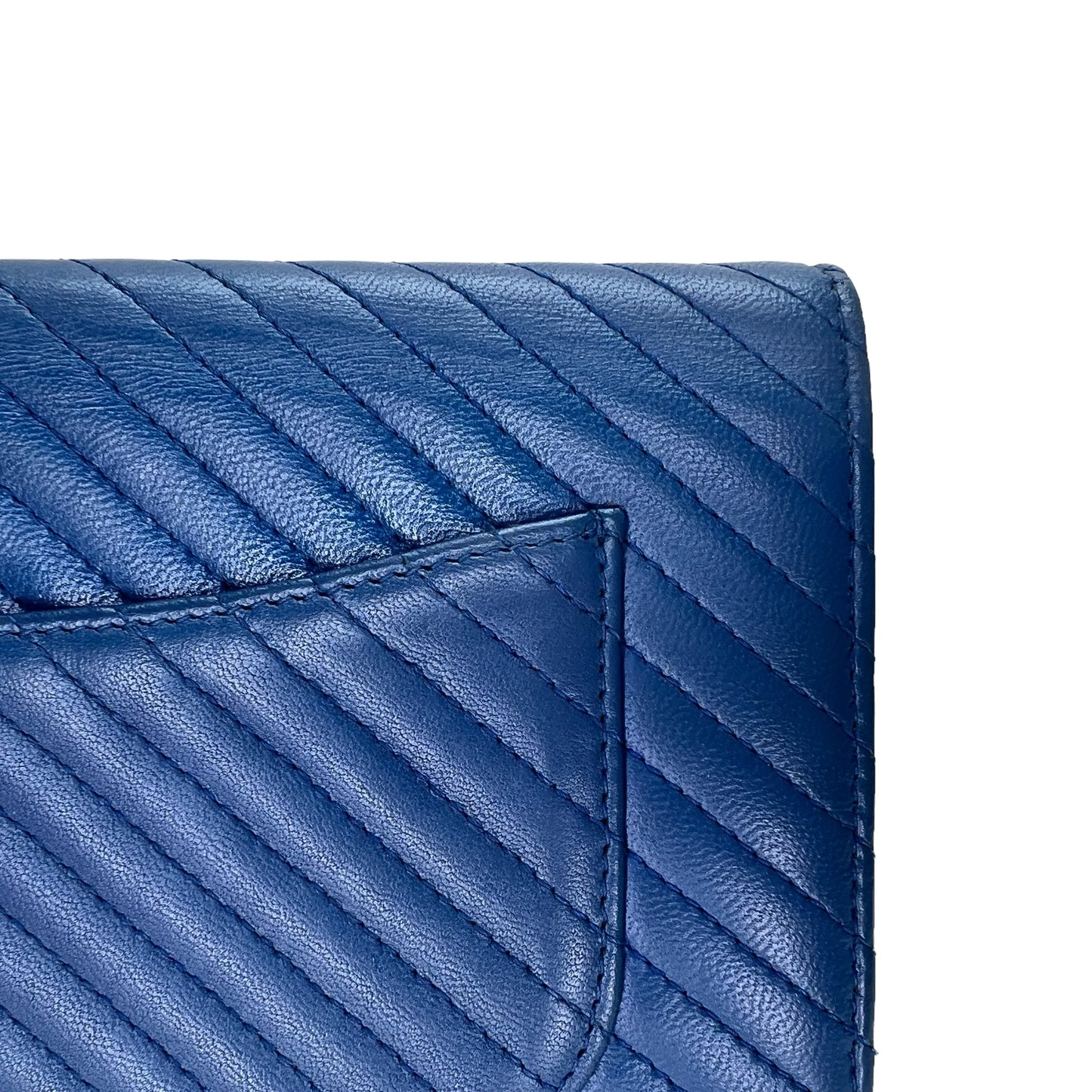 Classic Chevron Blue Wallet on Chain in Lambskin, Silver hardware