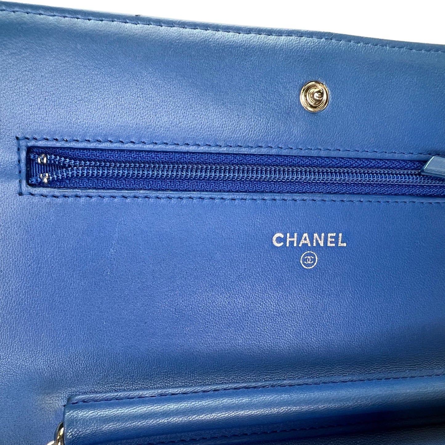 Classic Chevron Blue Wallet on Chain in Lambskin, Silver hardware