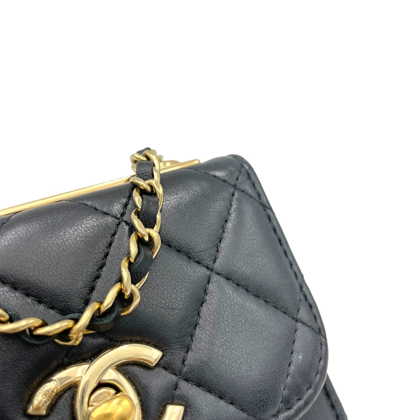 Trendy CC Black Crossbody Bag in Lambskin, Gold hardware