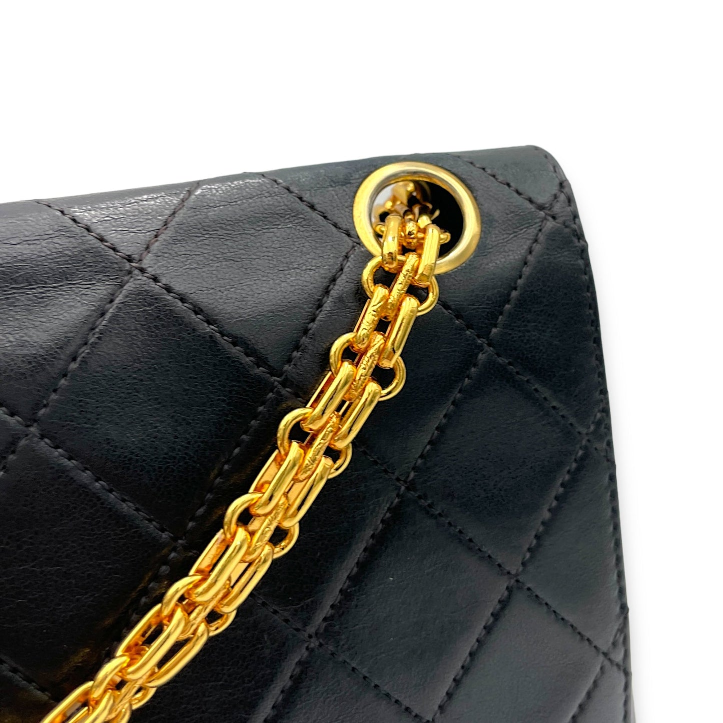 Vintage Classic Flap Black Shoulder Bag in Lambskin, Gold hardware