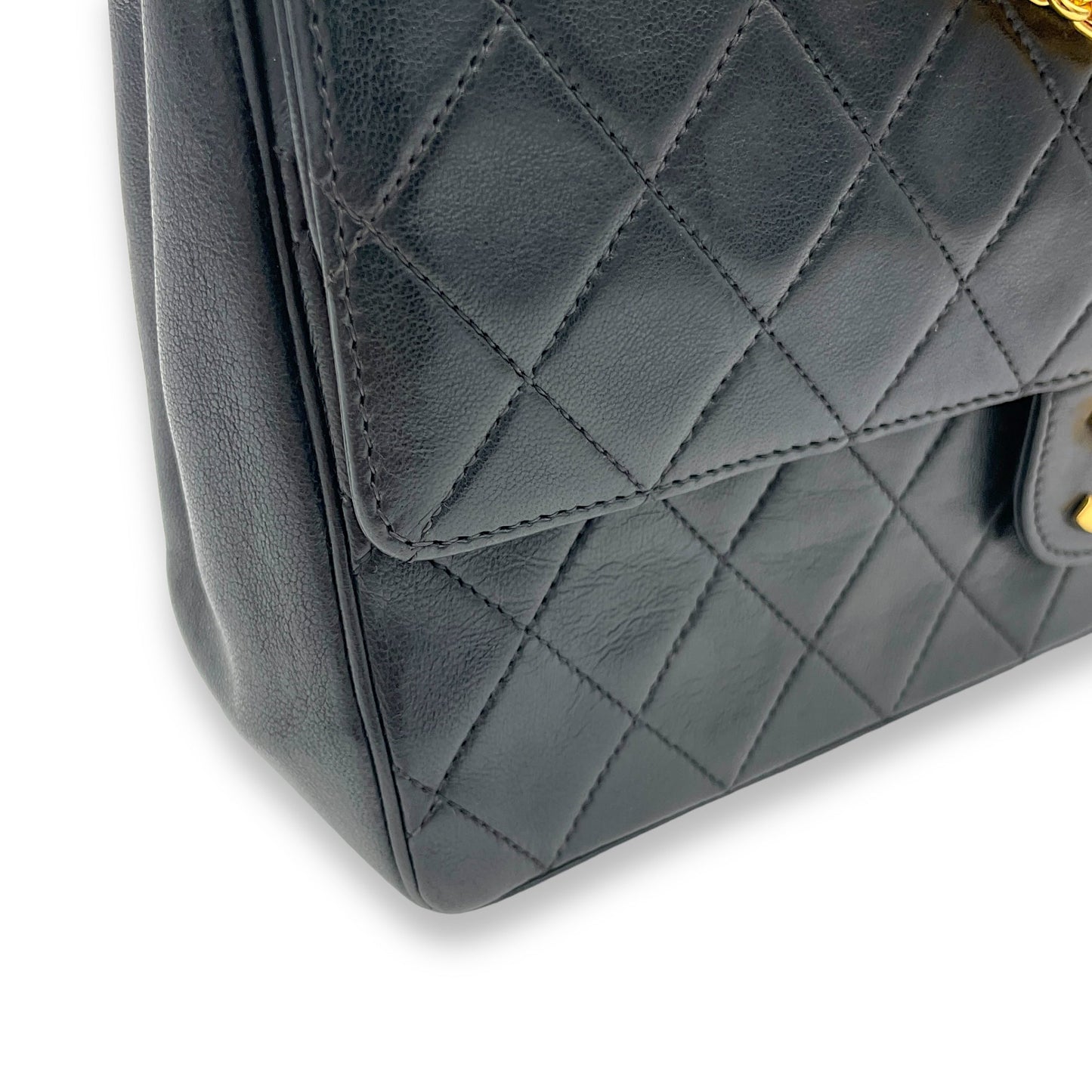 Vintage Classic Flap Black Shoulder Bag in Lambskin, Gold hardware