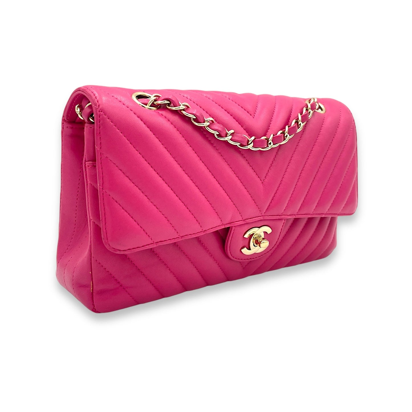 Classic Chevron Shoulder Bag in Calfskin, Gold hardware