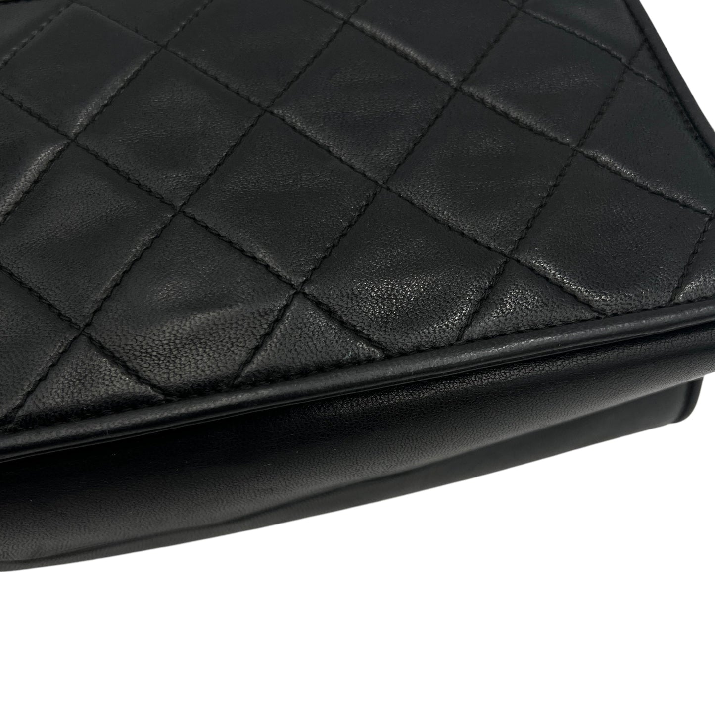 Vintage Shoulder Bag Black in Lambskin, Gold hardware
