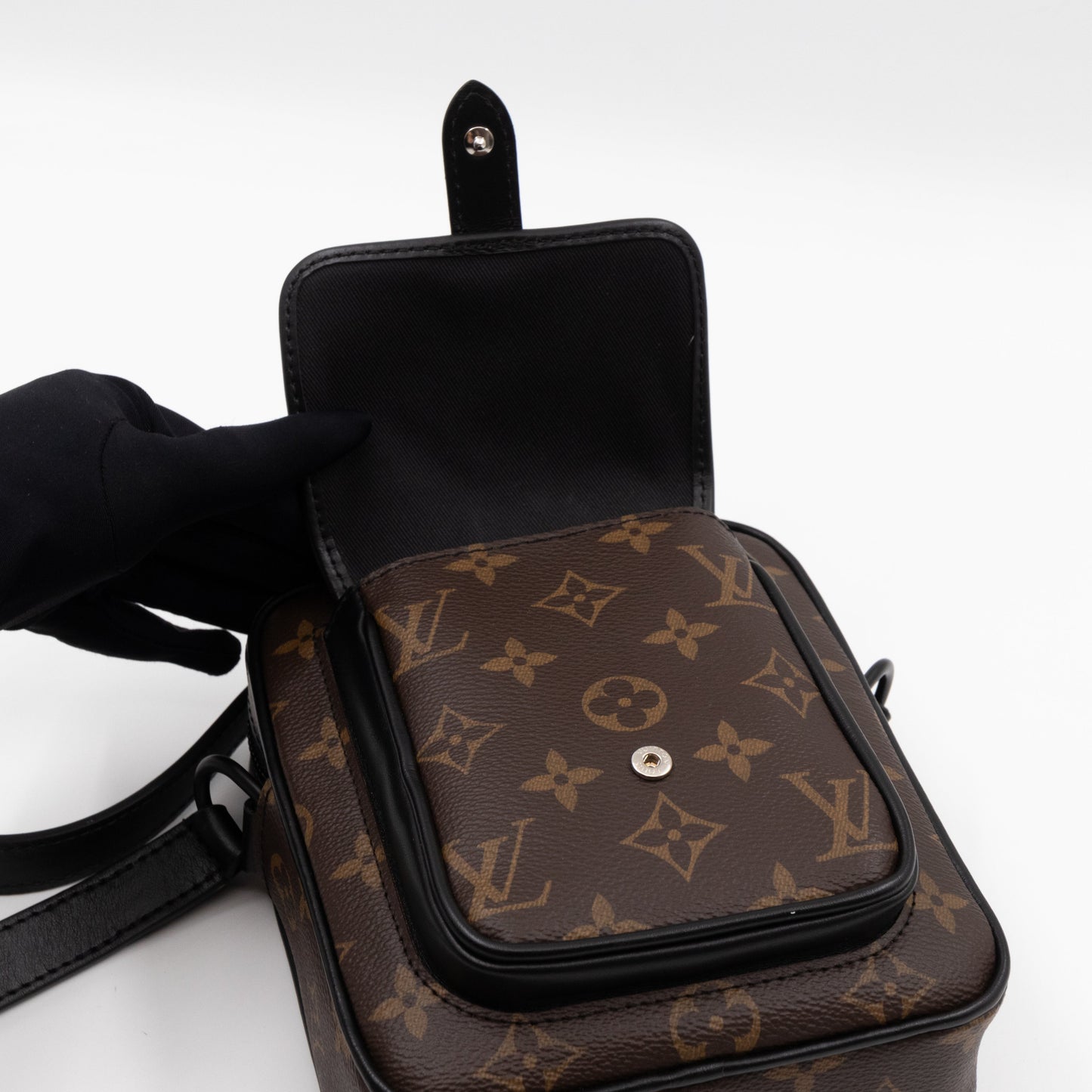 Christopher Wearable Wallet Monogram Black