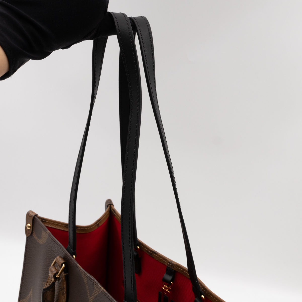 Onthego MM Monogram Reverse