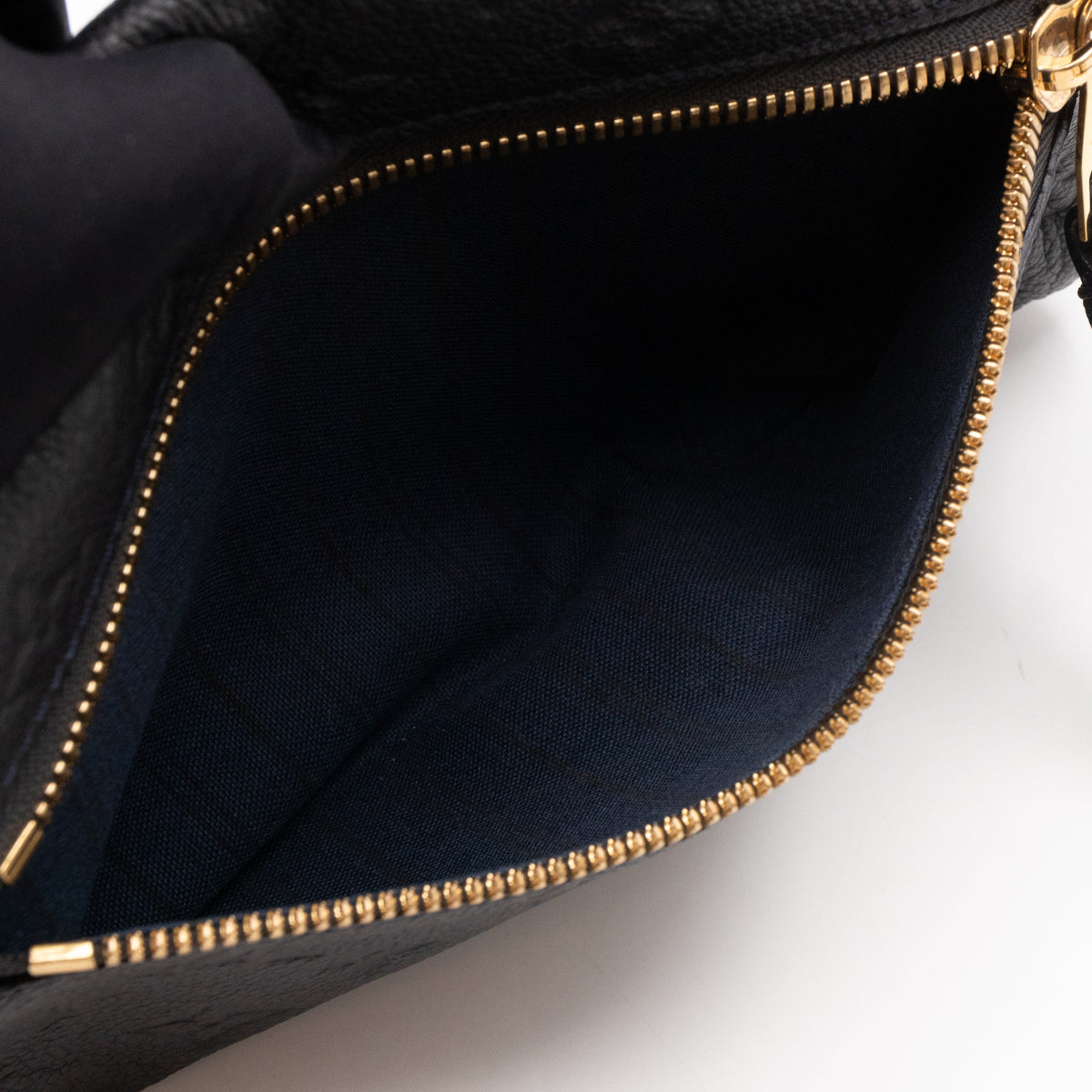 Petillante Clutch Bleu Infini Monogram Empreinte