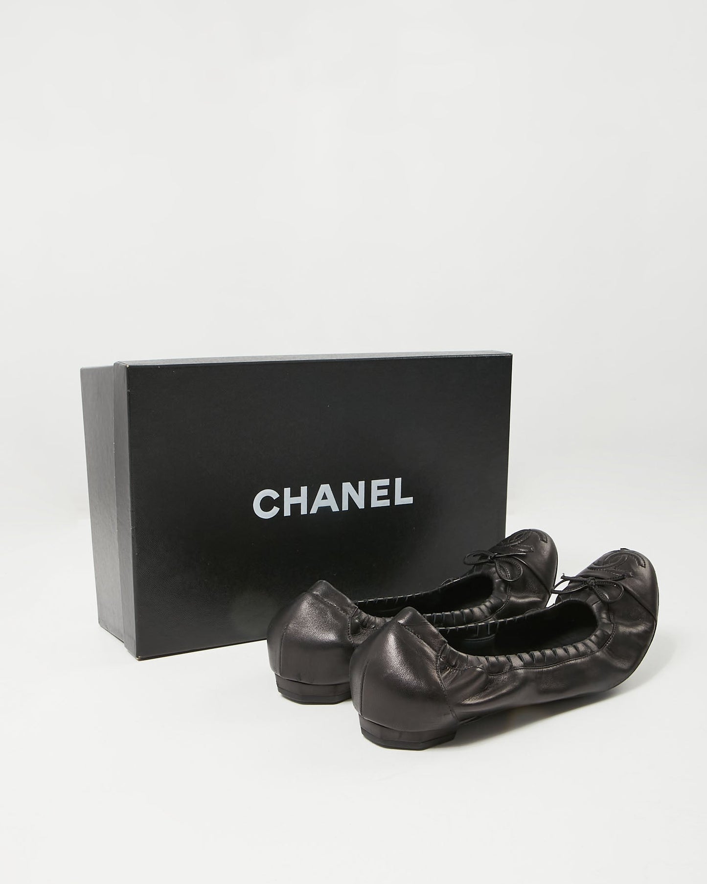 Chanel Black Leather Logo CC Interlocking Ballerina Flats - 37