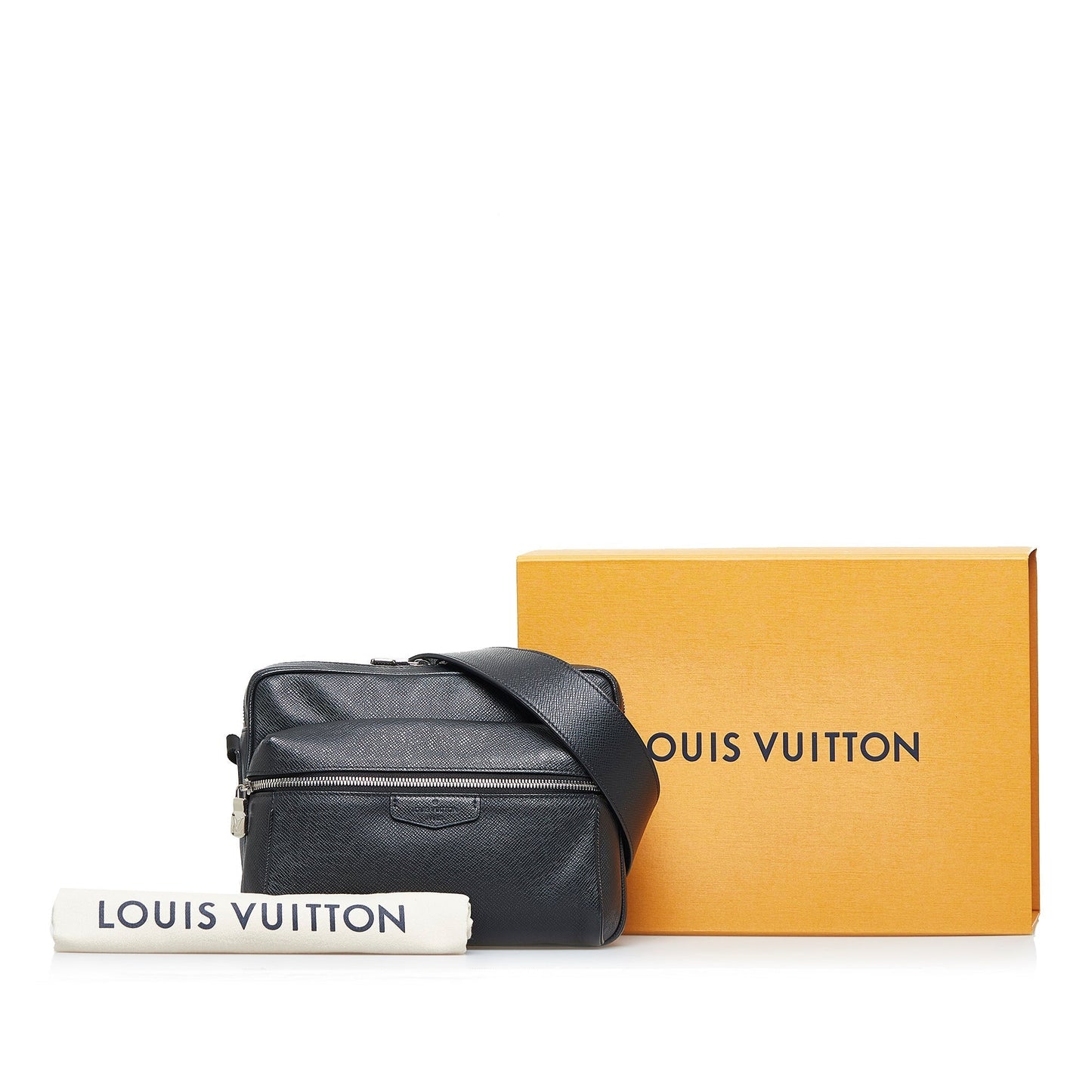 LOUIS VUITTON Taiga Outdoor Messenger Crossbody Bag