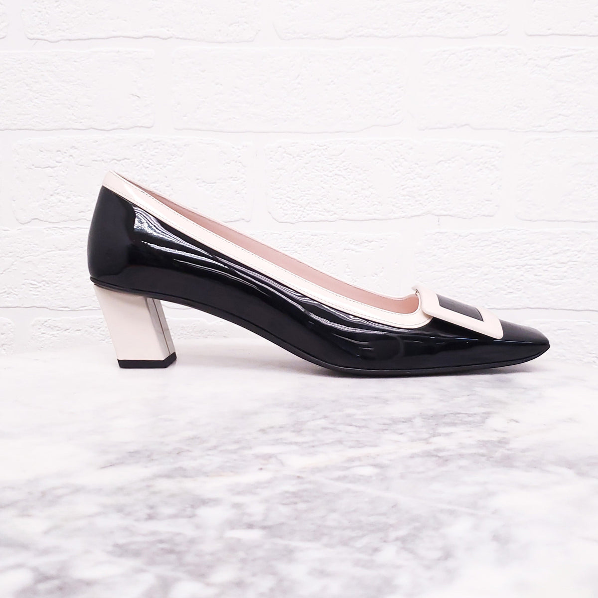ROGER VIVER BLACK AND WHITE KITTEN HEELS - SIZE 39