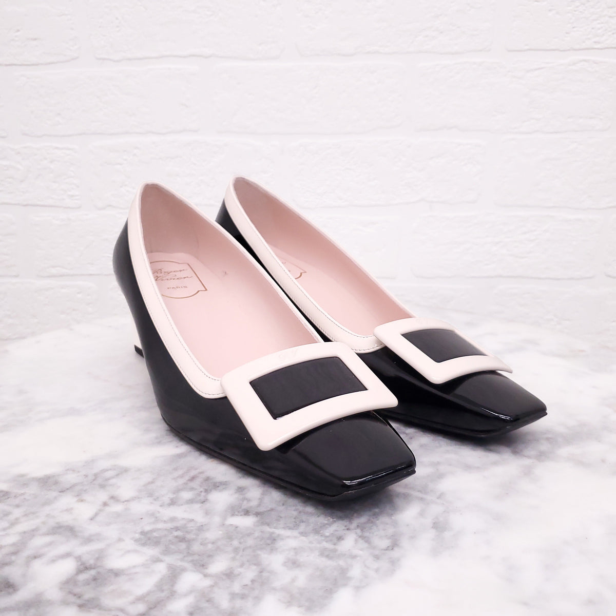 ROGER VIVER BLACK AND WHITE KITTEN HEELS - SIZE 39