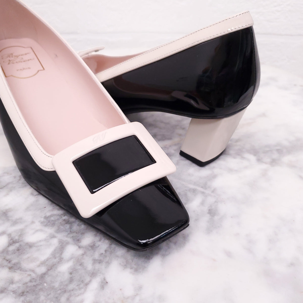 ROGER VIVER BLACK AND WHITE KITTEN HEELS - SIZE 39