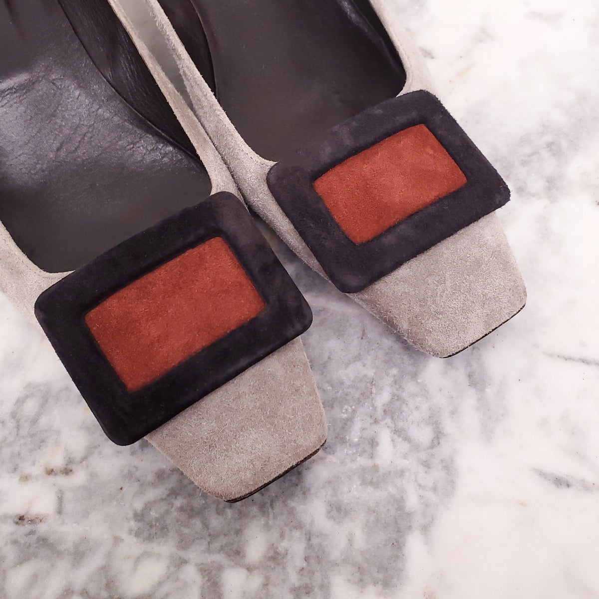 ROGER VIVER GREY SUEDE KITTEN HEELS - SIZE 39