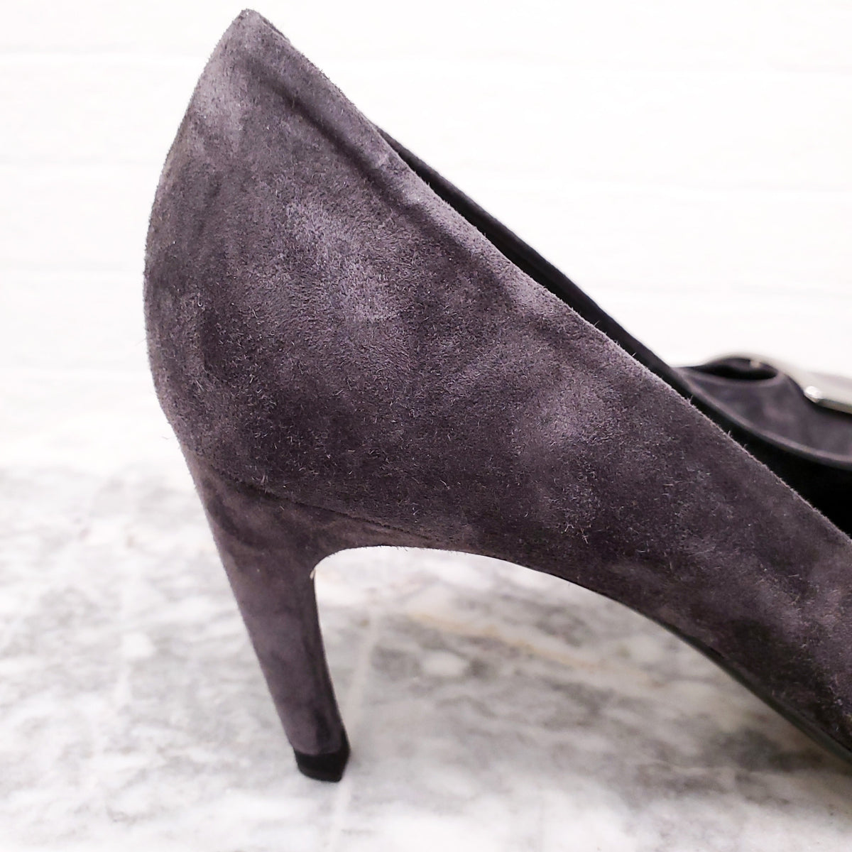 ROGER VIVIER GREY SUEDE HEELS WITH BUCKLE - SIZE 38
