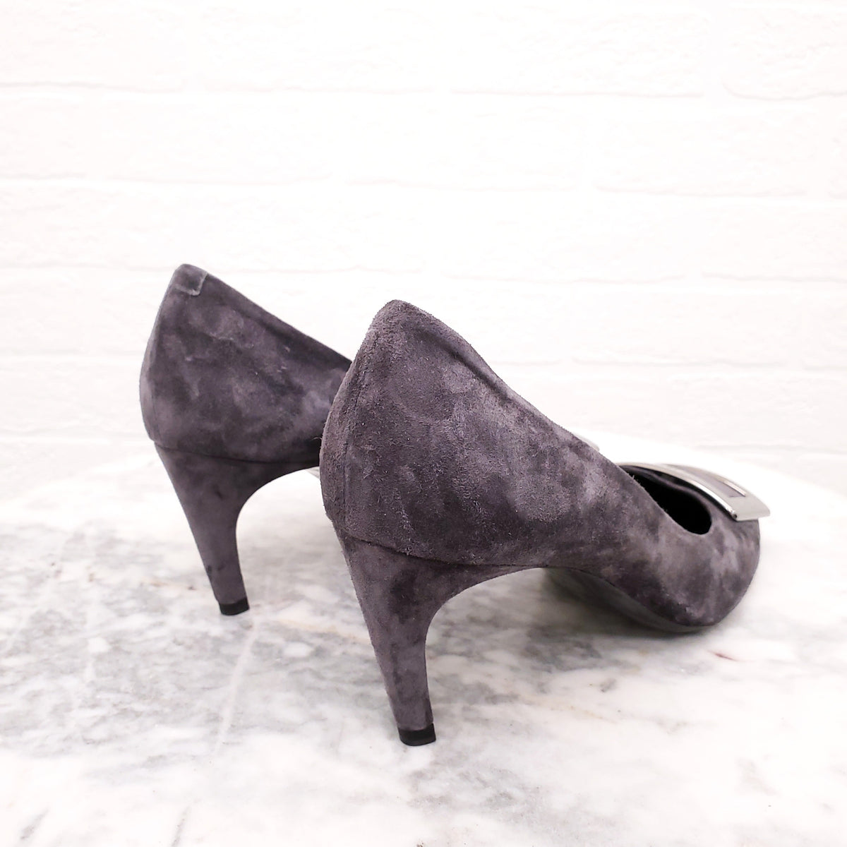 ROGER VIVIER GREY SUEDE HEELS WITH BUCKLE - SIZE 38