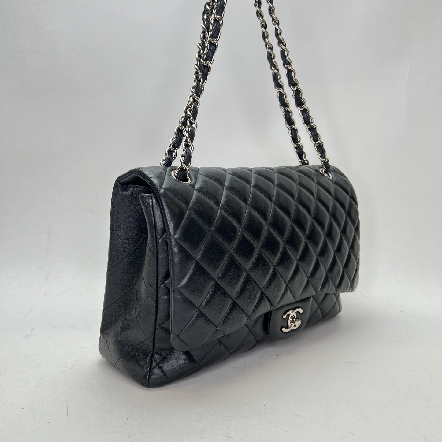 Classic Flap Maxi Black Shoulder Bag in Lambskin, Silver hardware