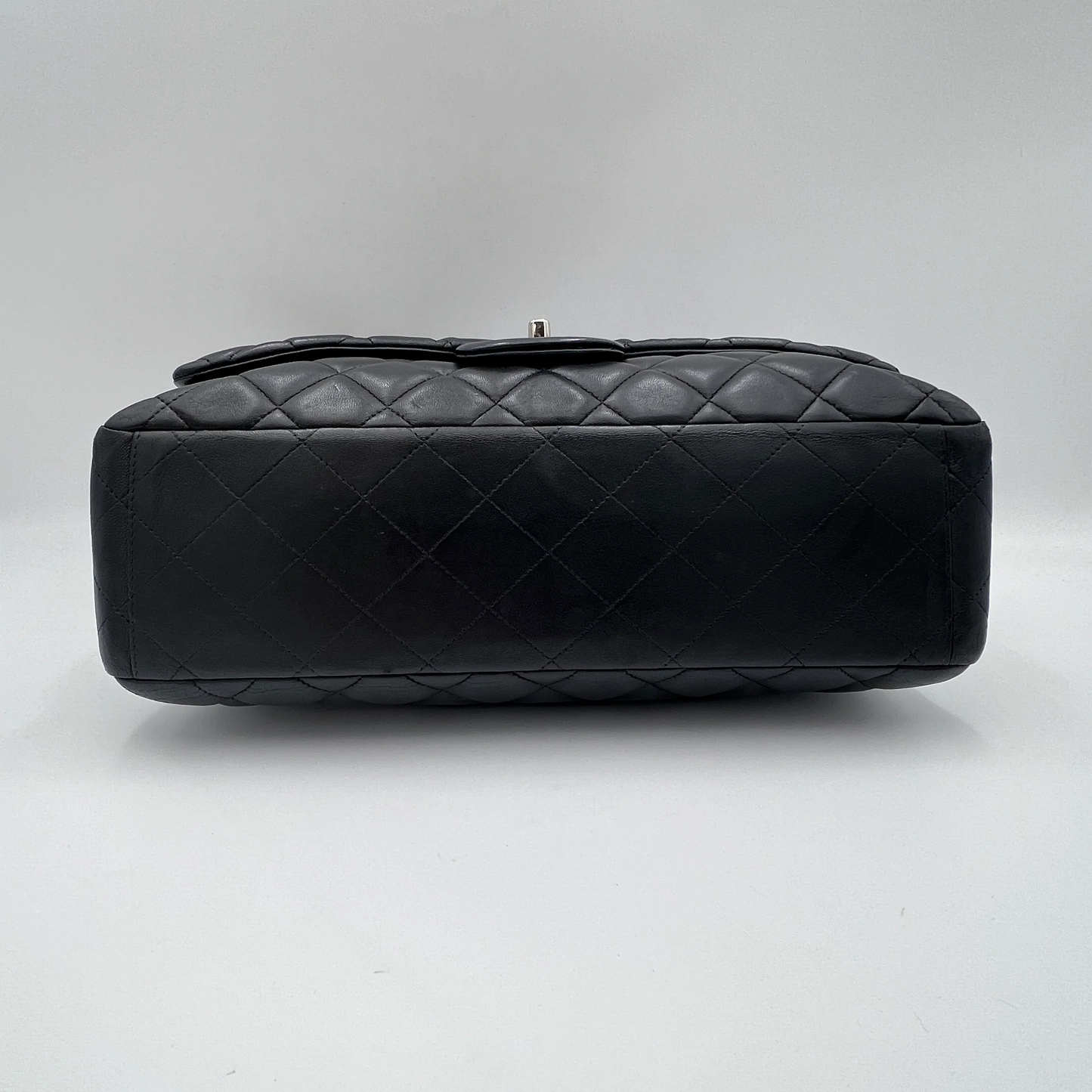 Classic Flap Maxi Black Shoulder Bag in Lambskin, Silver hardware