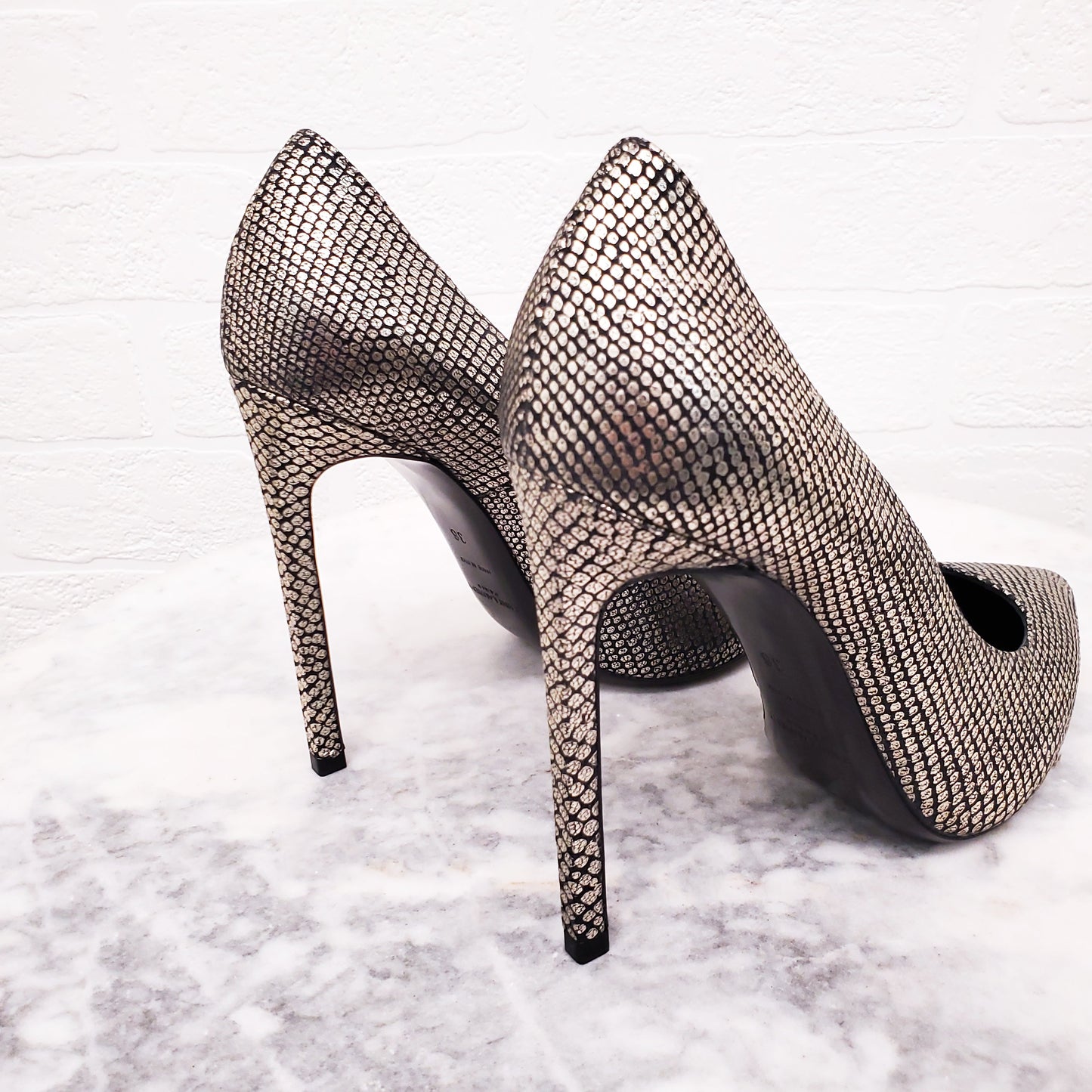 SAINT LAURENT BLACK AND GOLD SNAKE EFFECT HEELS - SIZE 36
