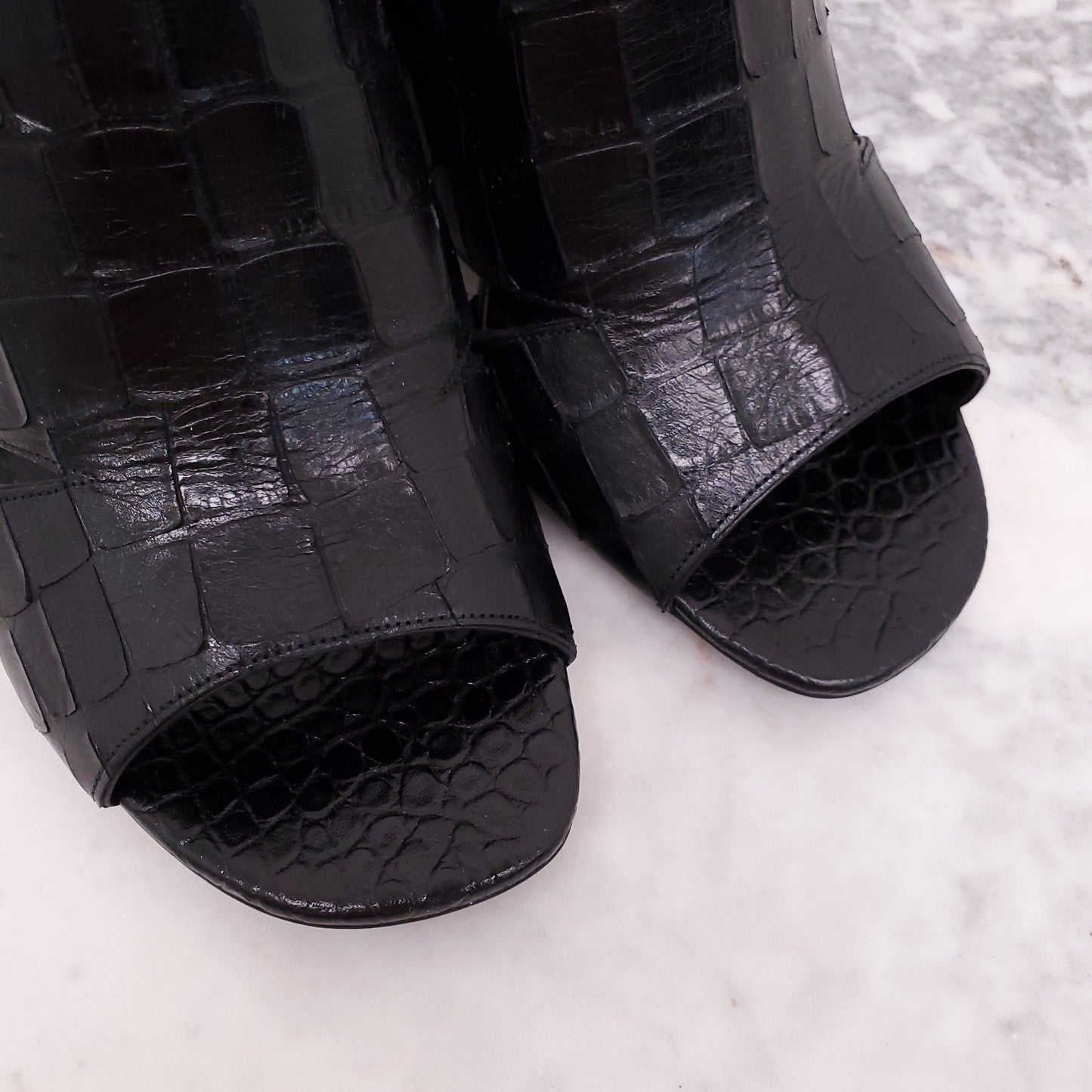 SAINT LAURENT BLACK CROC EFFECT BLOCK SANDALS - SIZE 40
