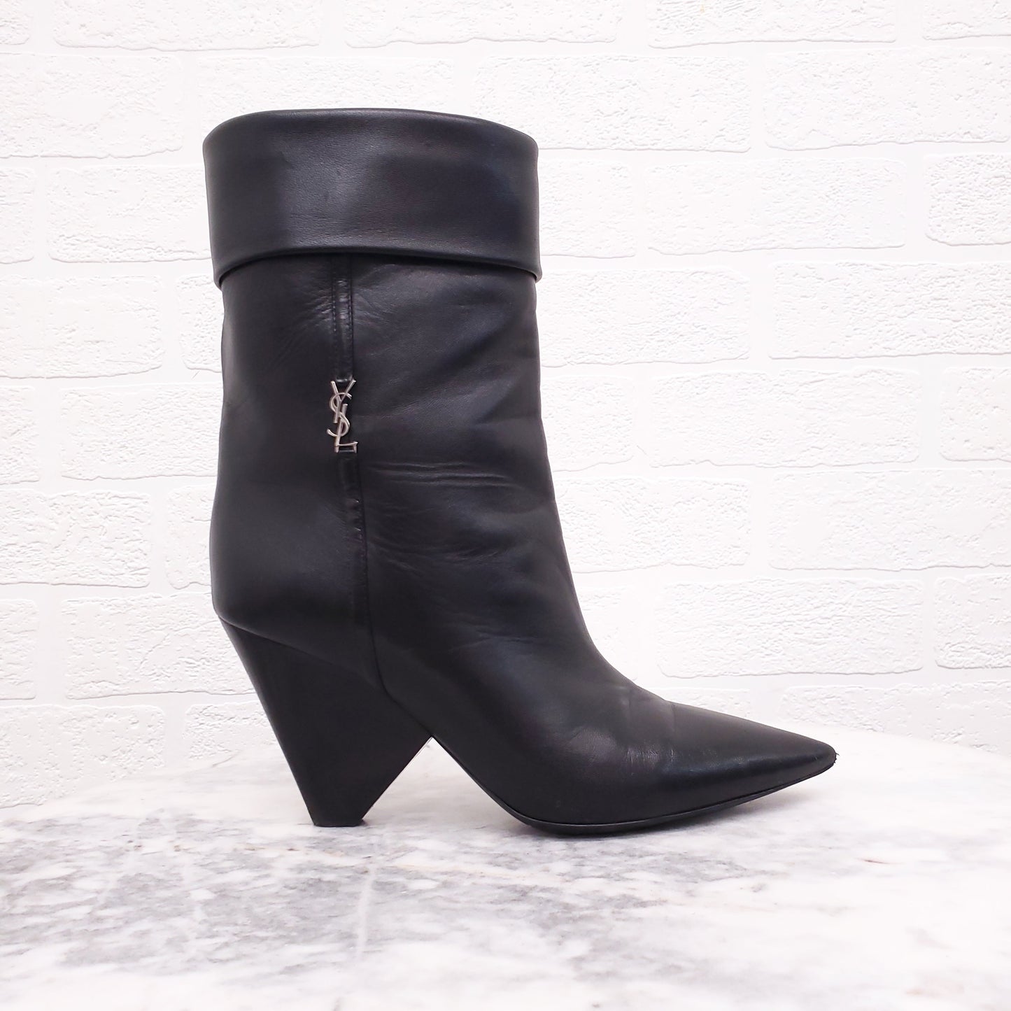 SAINT LAURENT BLACK LEATHER 'NIKI POINTED TOE' BOOTS - SIZE 38.5