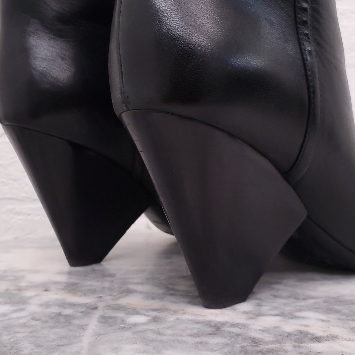 SAINT LAURENT BLACK LEATHER 'NIKI POINTED TOE' BOOTS - SIZE 38.5