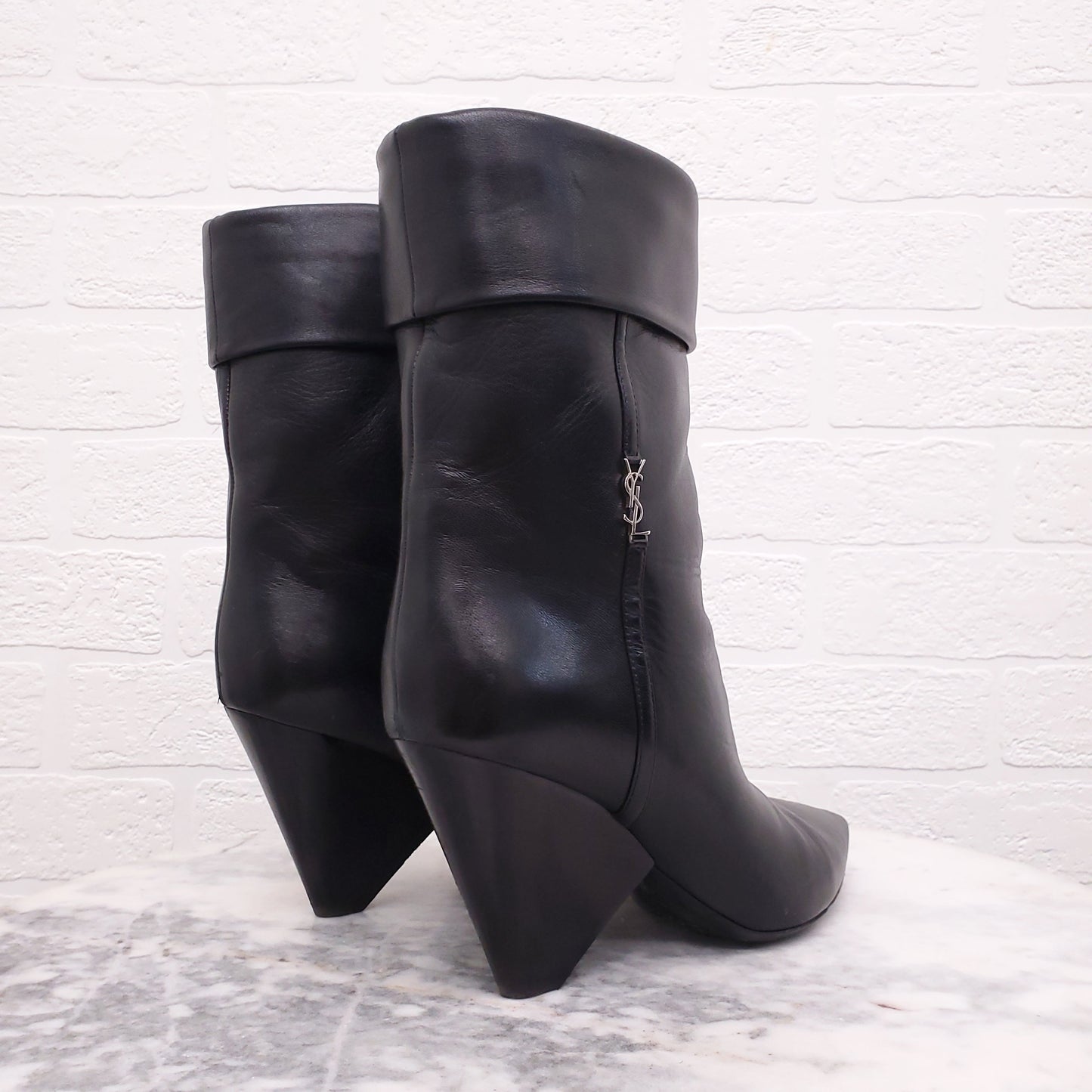 SAINT LAURENT BLACK LEATHER 'NIKI POINTED TOE' BOOTS - SIZE 38.5