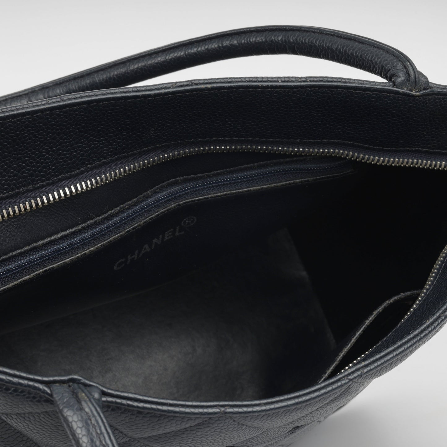 Medallion Tote - Navy