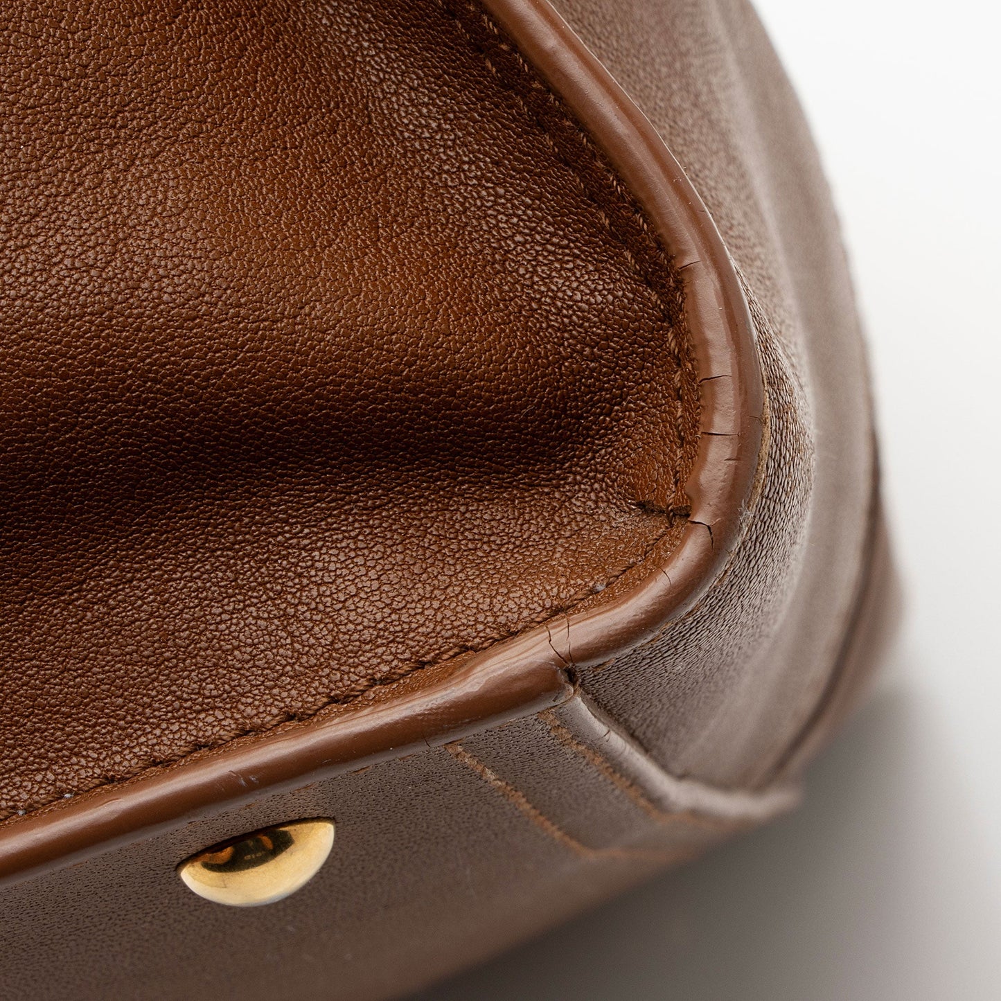 Saint Laurent Calfskin Cabas Chyc Medium Tote Ivua2g