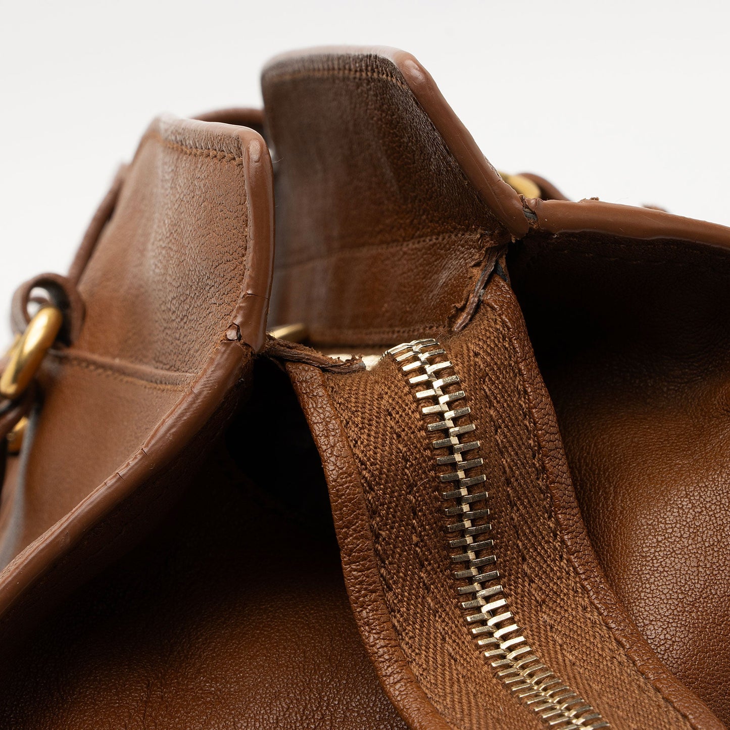 Saint Laurent Calfskin Cabas Chyc Medium Tote Ivua2g