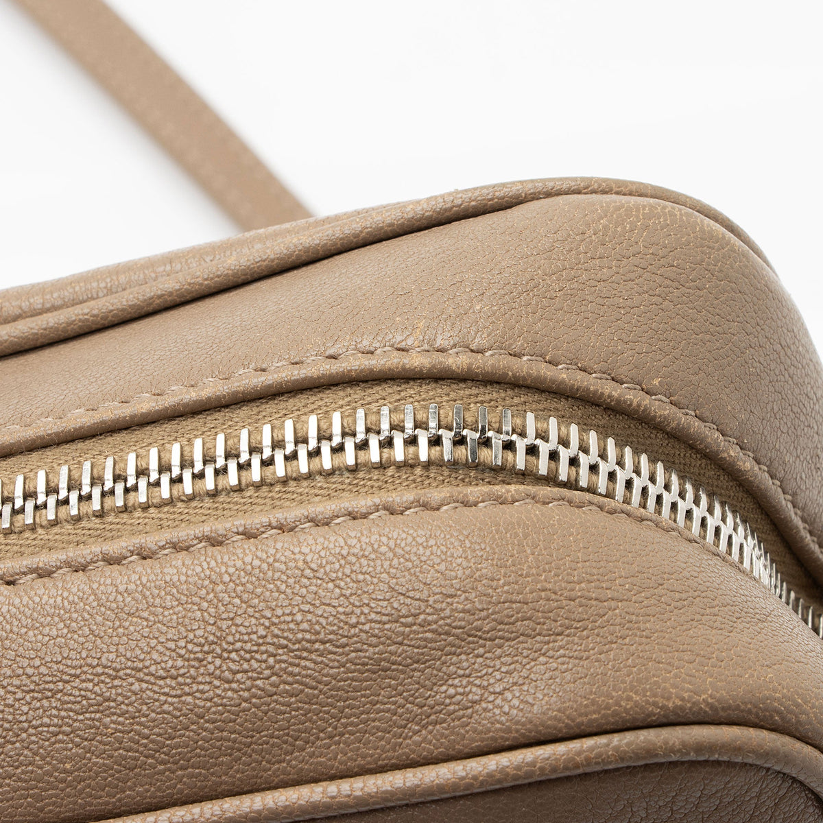 Saint Laurent Calfskin Monogram Lou Camera Bag 9nwyYD