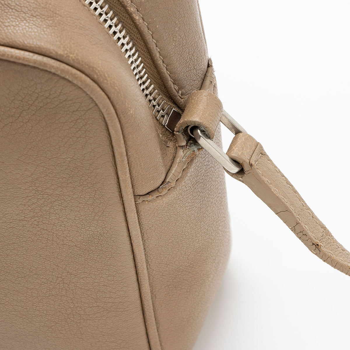 Saint Laurent Calfskin Monogram Lou Camera Bag 9nwyYD