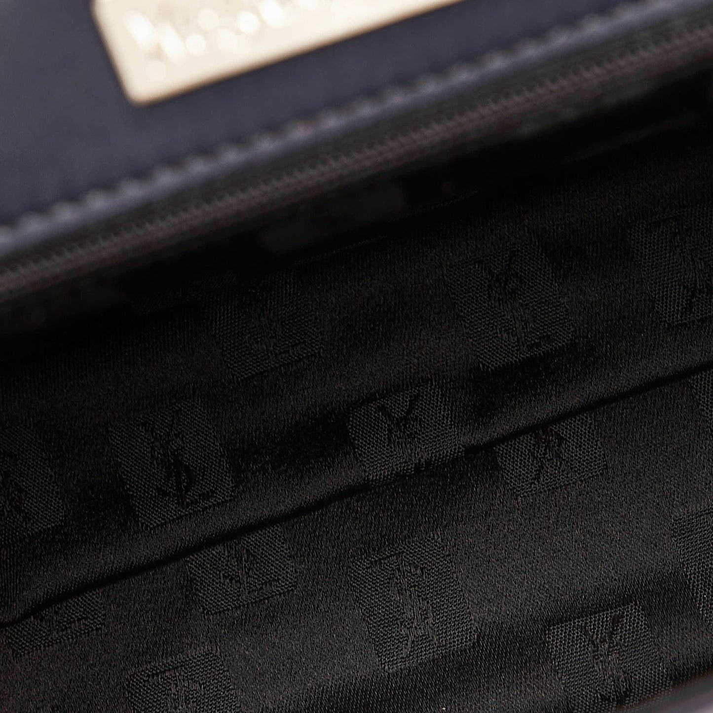 Saint Laurent Canvas Shoulder Bag (SHG-32954